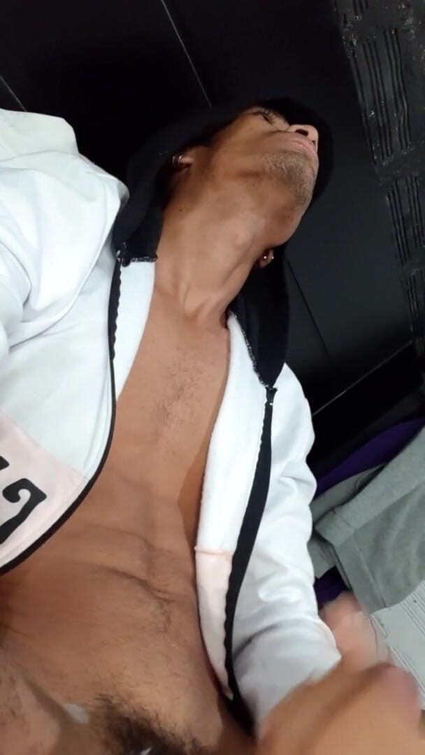 vergar4_daviid: Chlap je nadržený a honí si