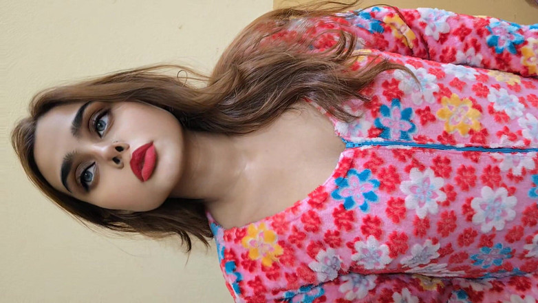 Sairaxsaim: パキスタンの美しい隣人の妻が若い大学生を家に招く