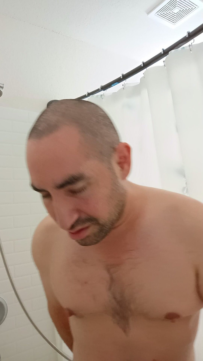 Brandon Lee: Duş Ve Hazırlanıyor...