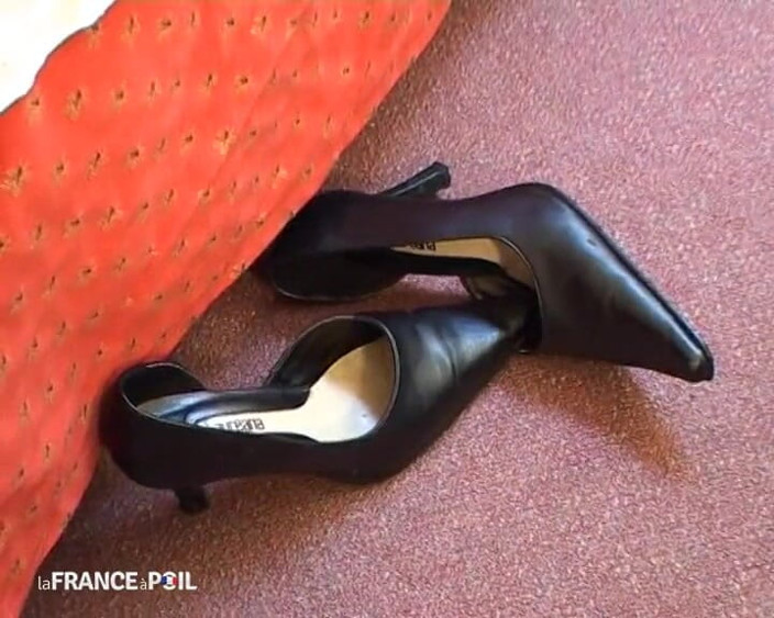French BDSM: 身長1.8メートルのメイドが真っ二つに折れる!
