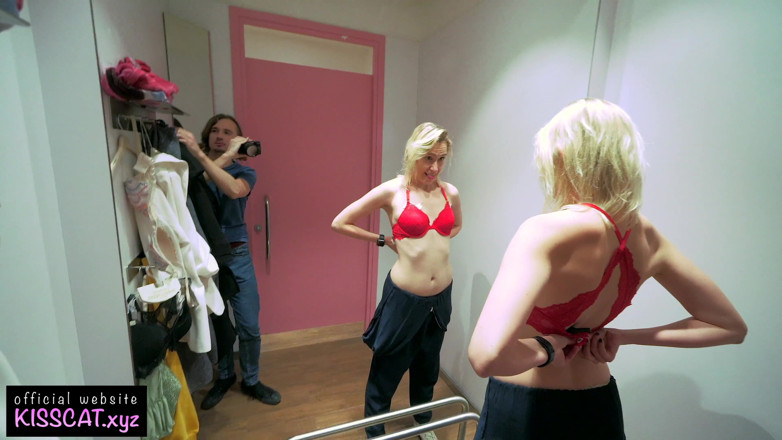 KissCat: Risicovolle anale seks in Zara paskamer met 18 babe