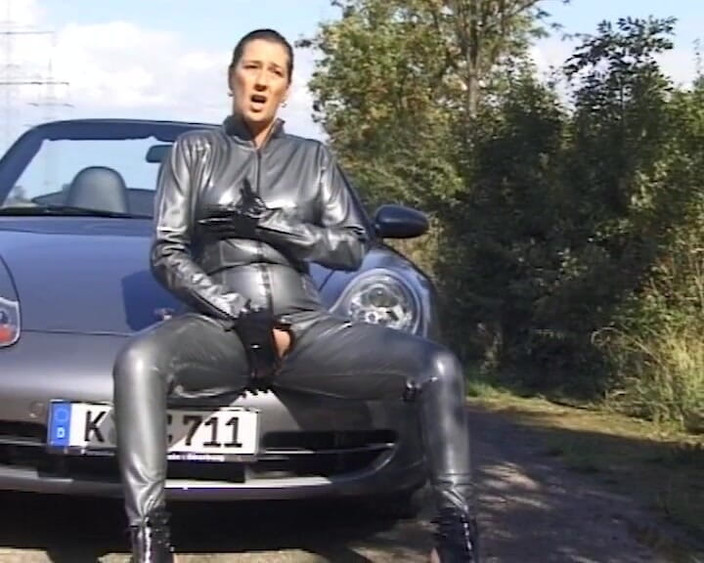 BB Video - Vintage Story: ドイツのMILFアマチュアソロ女性アウトドアブルネット #2