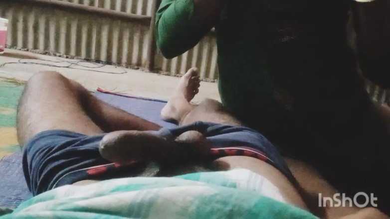 AmpleOunce283: De l’eau sort de la main de la vidéo sexy...