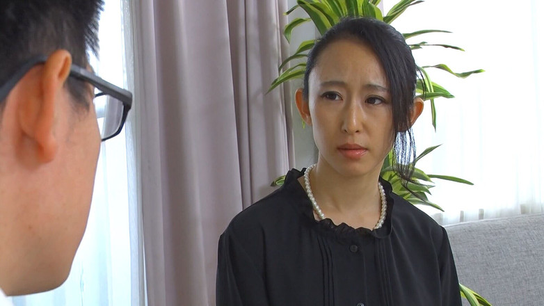 MBM3988: Care este îmbrățișată de cumnatul ei pentru a-și plăti datoria și este...