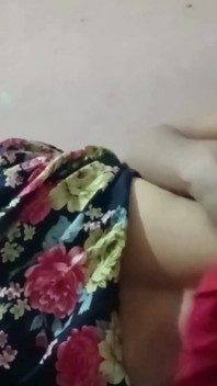 Hintli kadın komşusu tarafından sert sikiliyor. Hintli kadın kayınbiraderi ile seks yapıyor