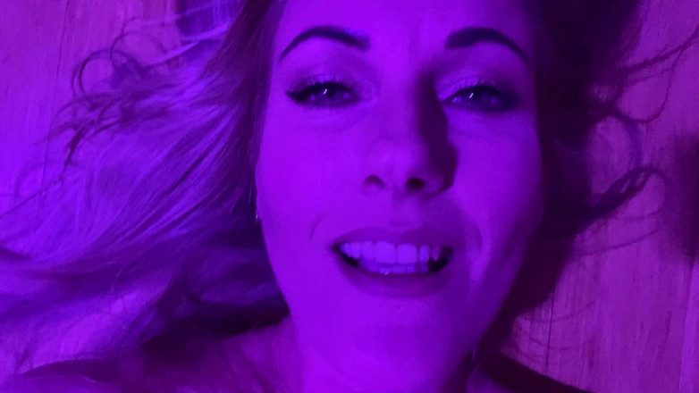 Sarah Passions: 当我为你射精时，盯着我的眼睛