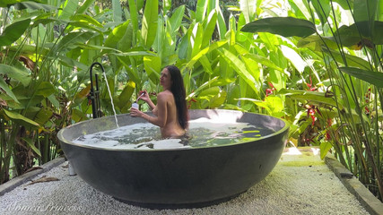 Princess Monica: Nahá v džungli - v zákulisí