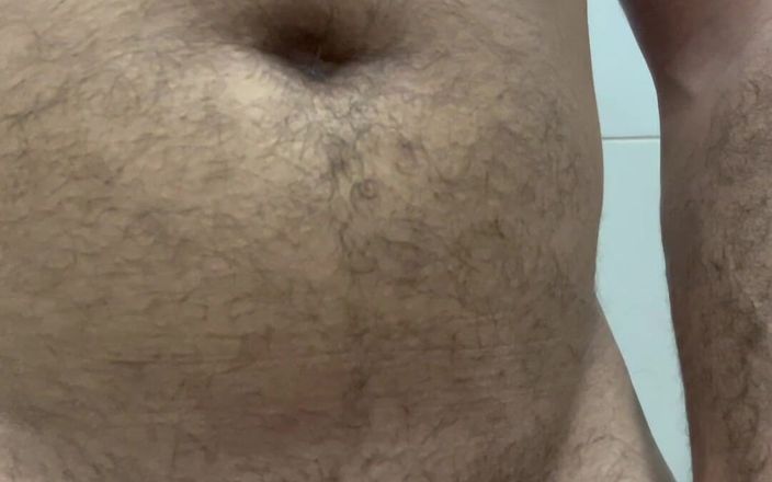 Licking me with pleasure: 私は興奮を和らげるためにトイレに行き、痙攣して狂ったようにイキました