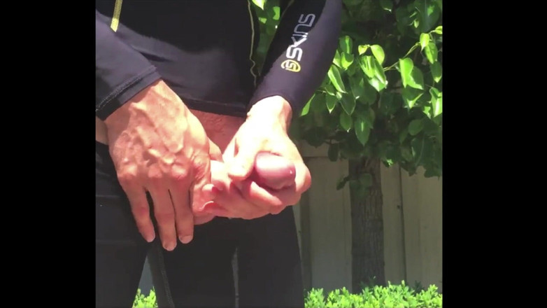 Muscle Sissy Slut Jessica: 늙은 콘텐츠를 실수로 사정하는 조기 사정