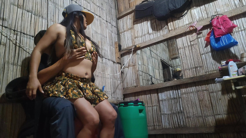 Martin13: Wanita Tentera baru-baru ini lulus mengongkek bosnya yang sombong untuk...