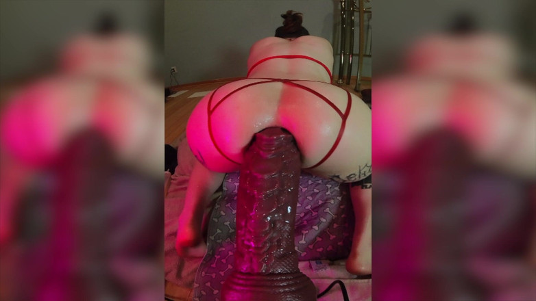 Snake_0rgy: Ts - mesin seks raksasa lagi asik muasin memeknya pakai mainan...