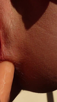 Prim-plan cu masturbare cu vibrator anal