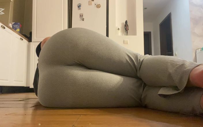 NipsAndStrips: Farting Laid Down in My Tight Pantss