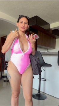 Vergon Rakan Sebilik Saya Datang Di Payudara Besar Saya Selepas Melakukan Handjob Rusia Hebat Sebelum Keluar Ke Kolam Renang