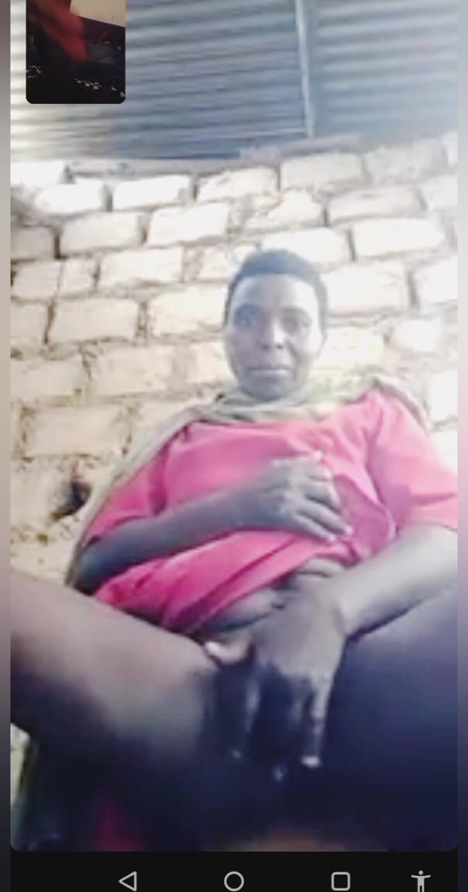 Me and my new slut: Hadzabe部落熟女和男友自慰，hadzabe大战技术，非常有趣