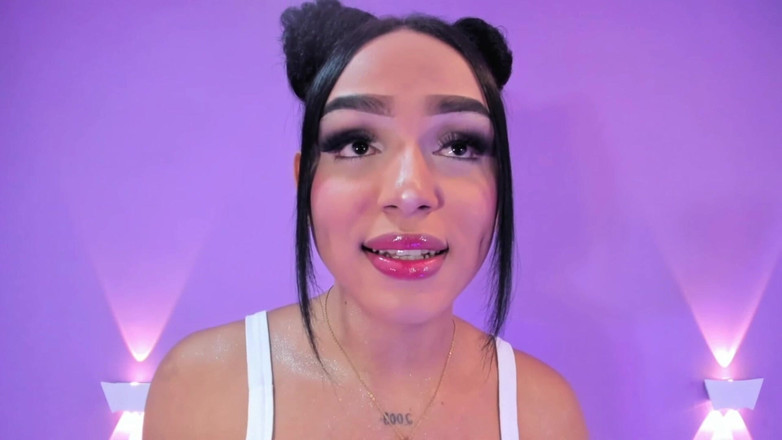Brittany Gil: Bibir Berair Seksi