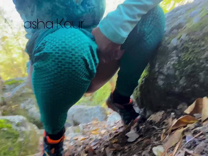 Natasha Kaur: 오줌에 쪼그리고 앉기