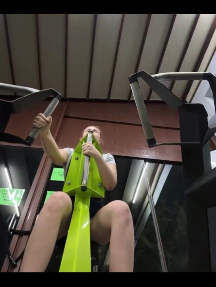 JuiceLussie: Futai nebun în sala de sport