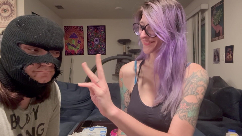 Peppermint Giantess: 67 - Mușcătură cu degetul lung