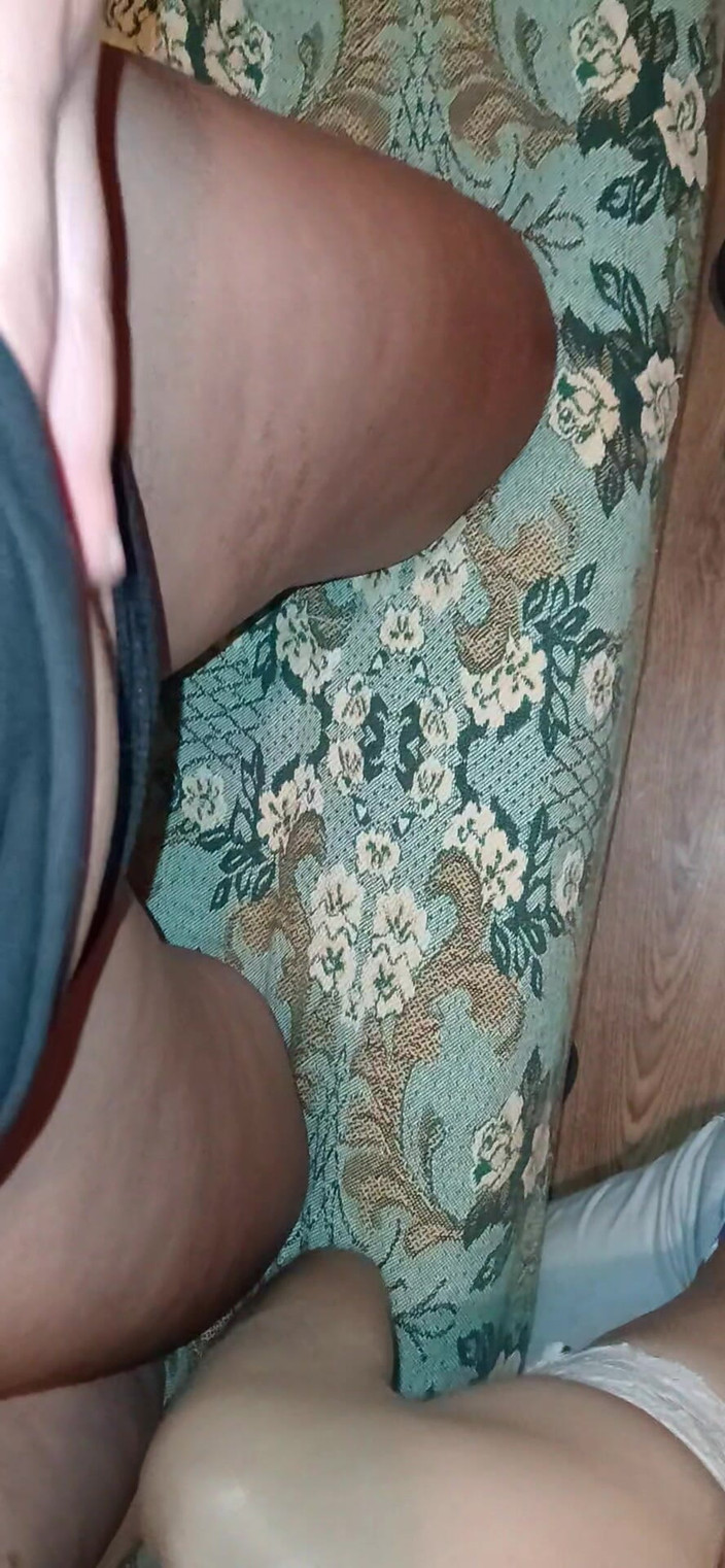 Lesbian-illusion: Aku bergiliran menjilati memek guru sejarahku dan guru geografiku untuk...