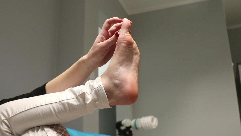 Anna Booty: Ноги грають під час перегляду телевізора