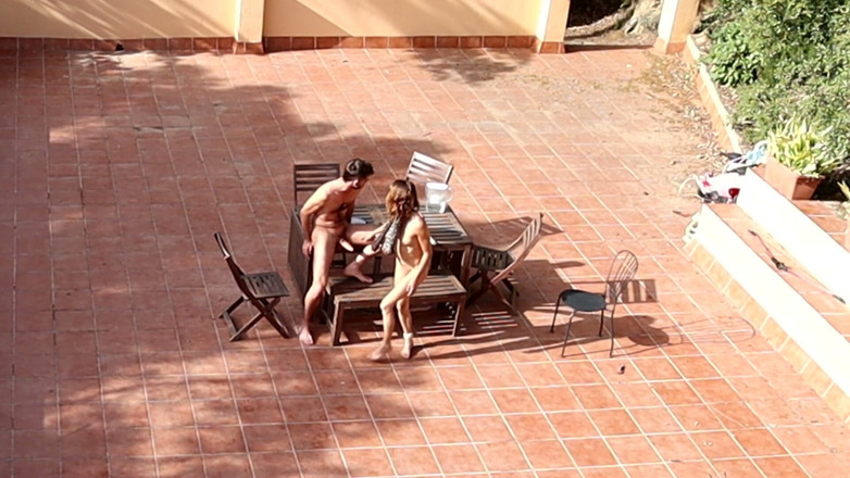 Magia Rosa: Couple Catched Fucking in the Courtyard