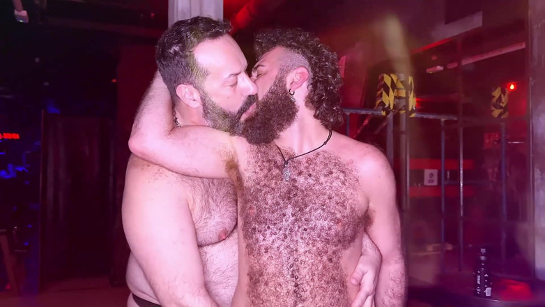 Hairyan: Bareback oso crudo gay orgía en el calabozo 1