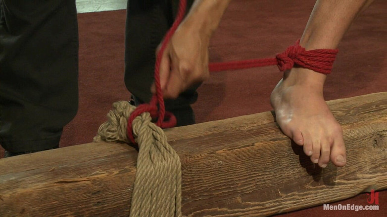 Men on Edge: Stor fet kuk blir kantad