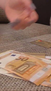 Dominação financeira da princesa Amorela! Arrogante princesa em dinheiro!