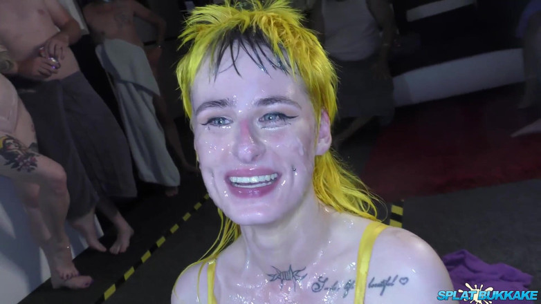 100% Amateur Gangbang and Bukkake from the UK!: Lustvolle punk-schlampe Lana Banana nimmt einige ausgezeichnete gesichtsbesamungen