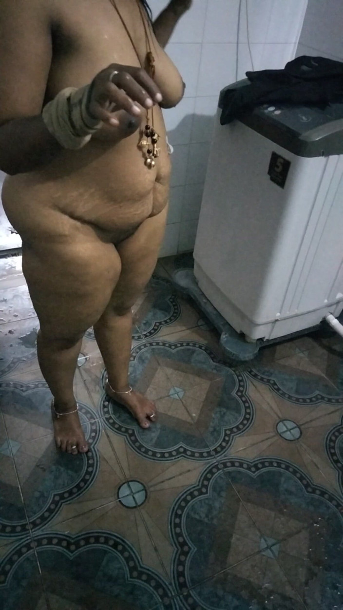 Tamil lesbian: Cupluri tamil cu sex fierbinte în cadă