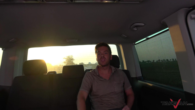 Take Van: Er komen echte problemen als een lange babe in het...