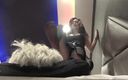 Lady Scarlet: Леди Скарлет - топтание на кровати в видео от первого лица