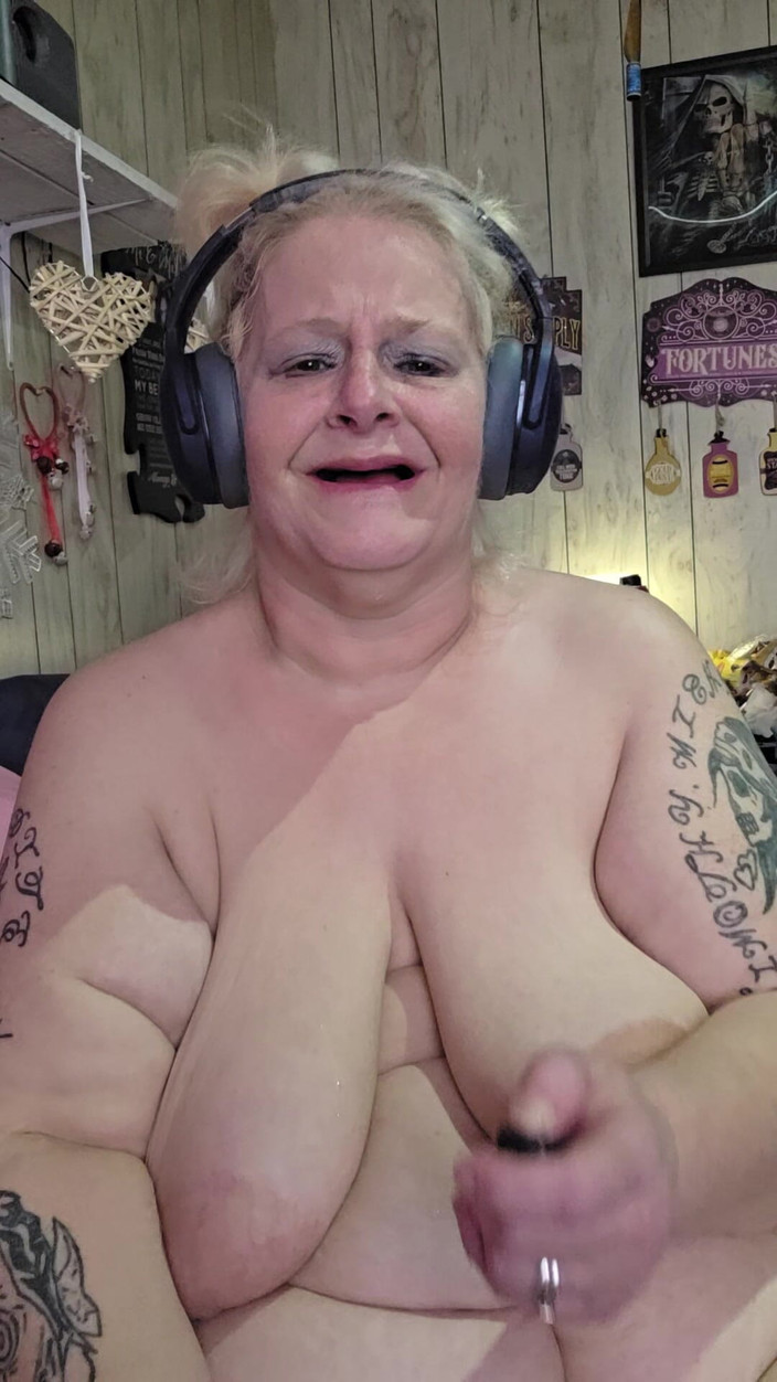 HerculesnVENUS: Cái ống lớn bịt miệng của con điếm hag này