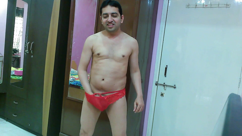 Cute & Nude Crossdresser: 겸둥이 계집애 크로스드레서 펨보이 달콤한 롤리팝 크롭 탑과 팬티.