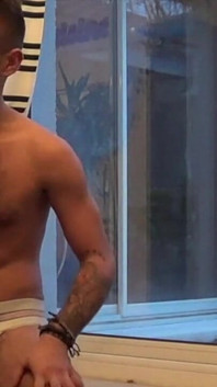 Il Lui Bouff Le Scl Et Le Baise