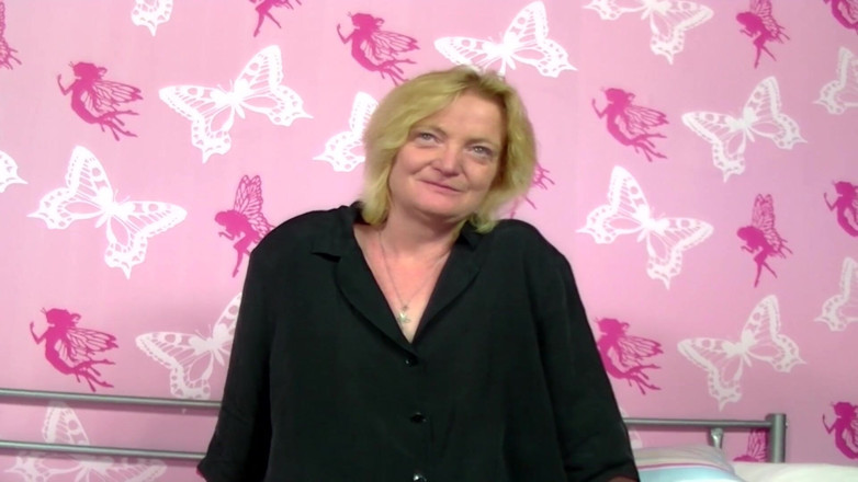 Deutsche Frauen: Mature German Blonde Masturbates in Solo Action