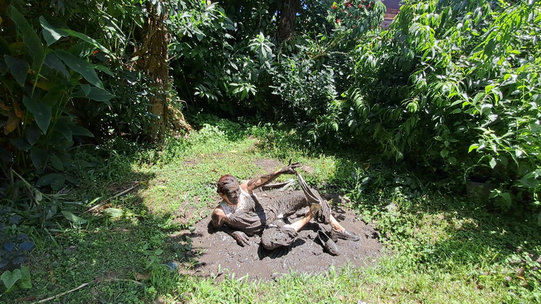 Thefetishgirl: Muddy Start to the Year