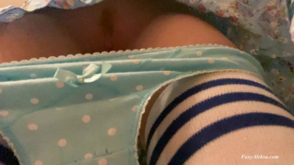 FoxyAleksa: Sotto le mutandine la piccola ragazza. Sesso pubblico in metropolitana....