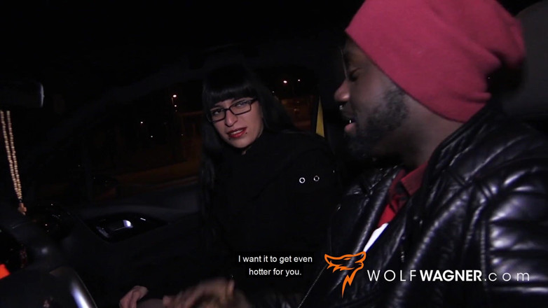 Wolf Wagner Com: 자지를 갈망하는 이모 소녀 Zeyna는 야외에서 따먹혀!