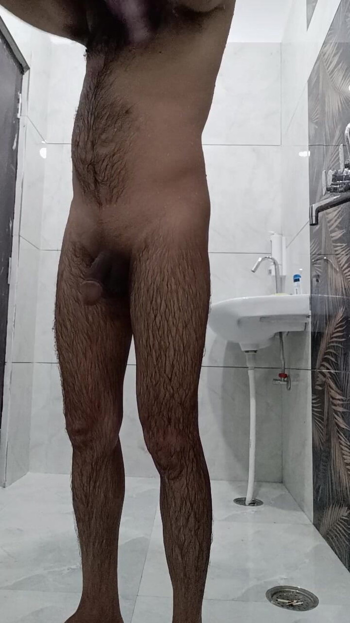 Rajasthani-old-lover: 印度德西男人享受淋浴和手淫