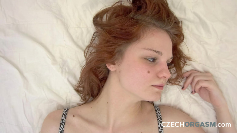 Czech Orgasm: Çek orgazmı 29: azgın kızıl saçlı kendini mutlu etmek için ovuyor