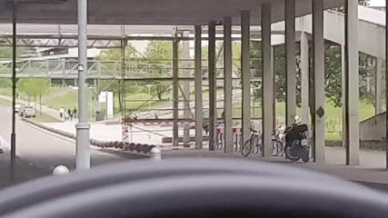 SlipCouple: Labă în mașină pe o stradă foarte aglomerată, un risc uriaș