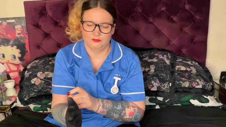 MissFFW: Krankenschwester ffw lächert nadelschwanz-verlierer