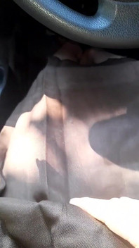 Crossdresser memakai seragam gadis kampus cokelat