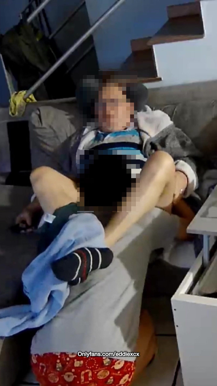 eddiexcxc: Mladá (19) kouří dědu (69)