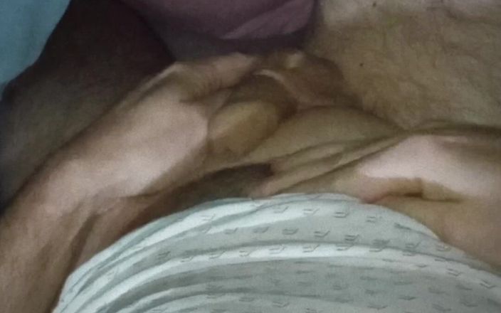 White Ukrainian Dick: Slaperige masturbatie.