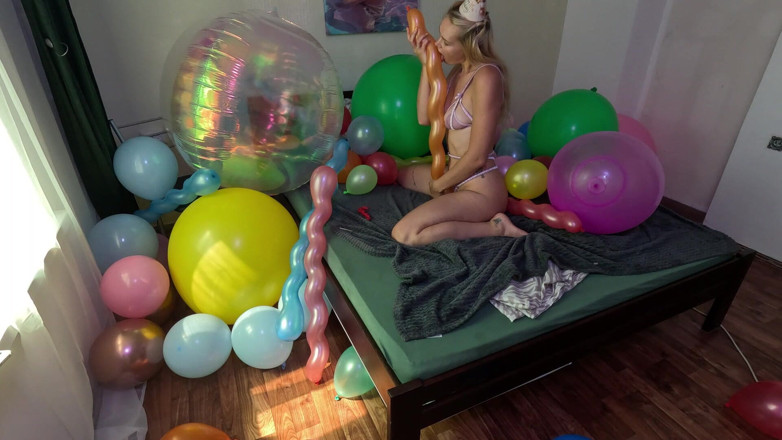 HotPrincessUA: Pesta balon ulang tahun bermunculan, menunggangi kontol &amp; muncrat di balon...