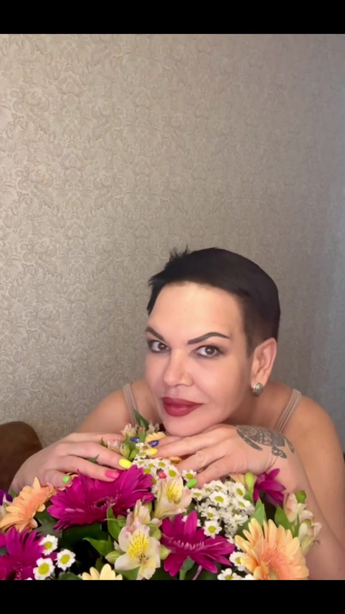 KarmenMilf: फूल और स्तन