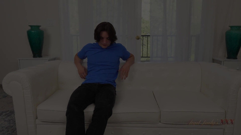 Aunt Judy's XXX: Ajudysxxx - mẹ kế vú to Alex Harper an ủi con trai...